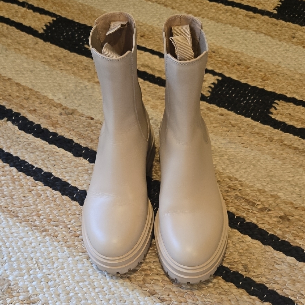 Gianvito Rossi Chester Light Beige Chelsea Boots, Leather, Sz7, Quiet Luxury - Picture 3 of 12